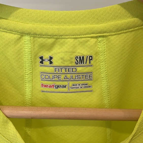 Small Under Armour tee - Picture 2 of 3